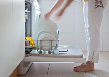 Solo dos de cada diez hombres comparten en igualdad las tareas de limpiar y cocinar Solo dos de cada diez hombres comparten en igualdad las tareas de limpiar y cocinar