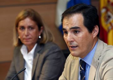 Interior comprobará “si hay errores” en un informe de la UDEF que implica al marido de Cospedal y a Pimentel Interior comprobará “si hay errores” en un informe de la UDEF que implica al marido de Cospedal y a Pimentel