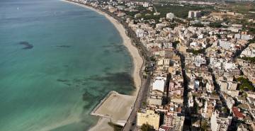 Vista aérea de la playa de Palma de Mallorca, Baleares.
