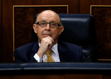 El PSOE exige la dimisión de Montoro tras la anulación del Constitucional de la amnistía fiscal El PSOE exige la dimisión de Montoro tras la anulación del Constitucional de la amnistía fiscal