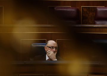Encuesta: ¿Debe dimitir Montoro como ministro de Hacienda? Encuesta: ¿Debe dimitir Montoro como ministro de Hacienda?