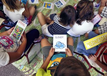 La burocràcia frena que el cognom del pare deixi de ser preferent respecte al de la mare