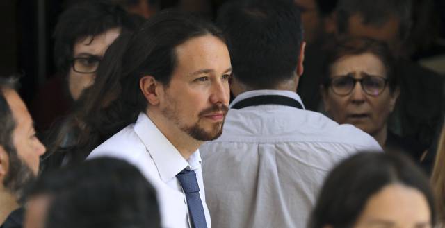 Pablo Iglesias a la salida del Congreso tras la votación de la moción de censura contra Mariano Rajoy.