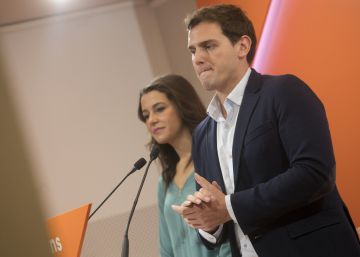 Rivera, sobre Sánchez: “No es diputado. Nosotros sí. Que nos deje trabajar” Rivera, sobre Sánchez: “No es diputado. Nosotros sí. Que nos deje trabajar”