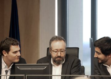 Rivera frena en seco el plan de Sánchez para crear un frente anti-PP Rivera frena en seco el plan de Sánchez para crear un frente anti-PP