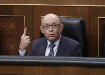 Montoro afirma que también hay socialistas que se acogieron a la amnistía fiscal Montoro afirma que también hay socialistas que se acogieron a la amnistía fiscal