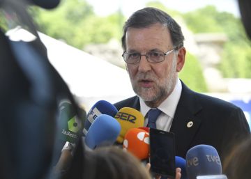 Rajoy cree que España haría el “ridículo” si el Congreso no aprueba el CETA tras el giro del PSOE Rajoy cree que España haría el “ridículo” si el Congreso no aprueba el CETA tras el giro del PSOE