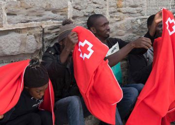 Rescatados 250 inmigrantes en siete pateras interceptadas en aguas españolas Rescatados 250 inmigrantes en siete pateras interceptadas en aguas españolas