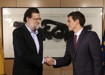 Rajoy y Rivera comen en La Moncloa para hablar de Cataluña y el ‘Brexit’ Rajoy y Rivera comen en La Moncloa para hablar de Cataluña y el ‘Brexit’