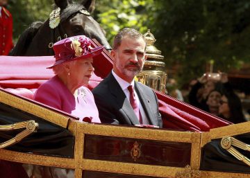 Isabel II recibe en Londres a los Reyes con una apoteosis de pompa imperial Isabel II recibe en Londres a los Reyes con una apoteosis de pompa imperial