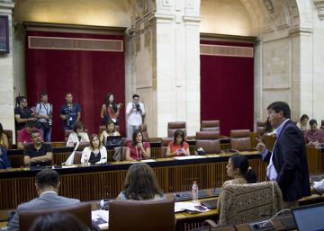 Los parlamentarios andaluces se suben un 1% su sueldo de 3.050 euros Los parlamentarios andaluces se suben un 1% su sueldo de 3.050 euros