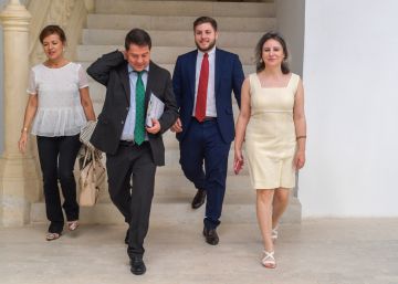 Ferraz y el PSOE de Castilla-La Mancha acuerdan consultar a las bases pero discrepan sobre si es vinculante Ferraz y el PSOE de Castilla-La Mancha acuerdan consultar a las bases pero discrepan sobre si es vinculante