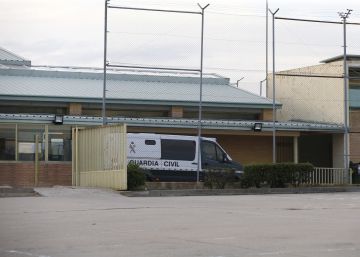 Villar corre por el patio y solicita una televisión en sus primeros días en la cárcel Villar corre por el patio y solicita una televisión en sus primeros días en la cárcel