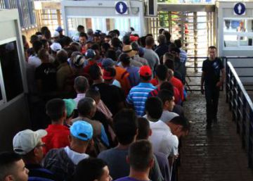 Un hombre ataca con un cuchillo a los policías de la frontera de Melilla al grito de ‘Alá es grande’ Un hombre ataca con un cuchillo a los policías de la frontera de Melilla al grito de ‘Alá es grande’