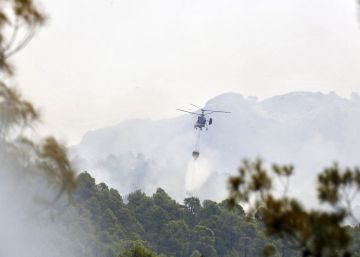 Evacuadas siete pedanías por el incendio de Yeste (Albacete) Evacuadas siete pedanías por el incendio de Yeste (Albacete)