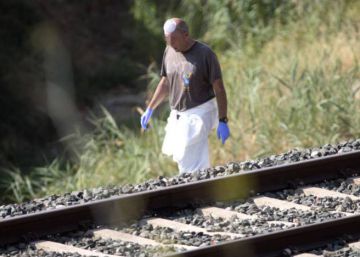 Una càmera de seguretat confirma que la nena de Màlaga se’n va anar sola per la via del tren