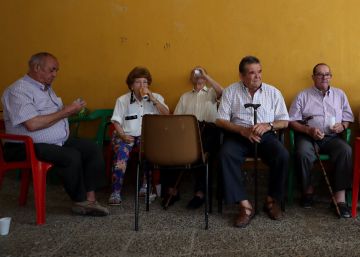 “¡Mandad un hidroavión ya, estamos en pánico!” “¡Mandad un hidroavión ya, estamos en pánico!”