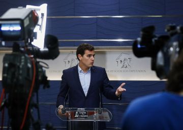 Rivera ve un PSOE podemizado al que poder quitar votos Rivera ve un PSOE podemizado al que poder quitar votos