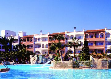 Muere un hombre de 56 años en una piscina en una urbanización en Vera (Almería) Muere un hombre de 56 años en una piscina en una urbanización en Vera (Almería)