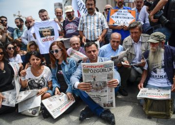 Asociaciones de periodistas alertan contra la extradición de un escritor turco Asociaciones de periodistas alertan contra la extradición de un escritor turco