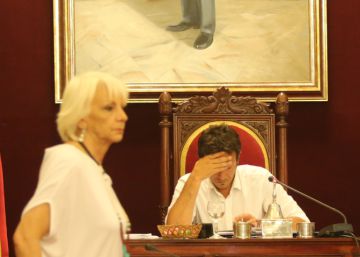 27 concejales atrapados en plenos de 14 horas y sin descansos para comer 27 concejales atrapados en plenos de 14 horas y sin descansos para comer