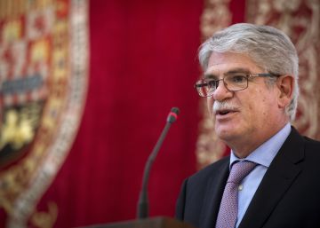 El PSOE pregunta por las vacaciones de Dastis en Ecuador El PSOE pregunta por las vacaciones de Dastis en Ecuador