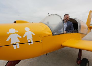 Cádiz insta al Gobierno a impedir el vuelo de la avioneta “tránsfoba” de Hazte Oír Cádiz insta al Gobierno a impedir el vuelo de la avioneta “tránsfoba” de Hazte Oír