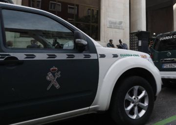 La policía local dispara a un coche en Alicante tras saltarse un control La policía local dispara a un coche en Alicante tras saltarse un control