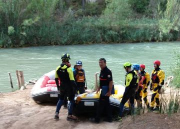 Localizado el cadáver del niño de 11 años que se lanzó al río Cabriel en colchoneta Localizado el cadáver del niño de 11 años que se lanzó al río Cabriel en colchoneta