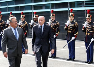 Zoido no tiene constancia de momento de que la Guardia Civil o la Policía recibiesen comunicaciones de Bélgica Zoido no tiene constancia de momento de que la Guardia Civil o la Policía recibiesen comunicaciones de Bélgica