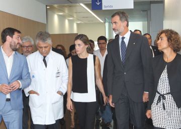 La Generalitat pide a Felipe VI que no difunda sus fotos con menores víctimas del atentado La Generalitat pide a Felipe VI que no difunda sus fotos con menores víctimas del atentado