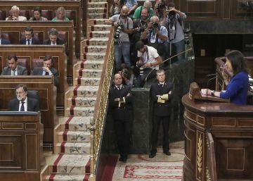La intervención de Robles divide al grupo socialista en el Congreso