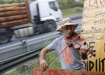 El violinista desesperado de la AP-8 El violinista desesperado de la AP-8