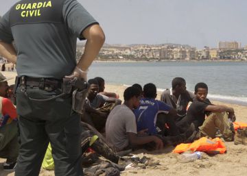 Versiones opuestas sobre el polémico rescate de una patera en Melilla