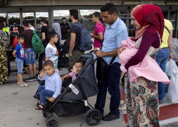 Grecia dice que ninguno de sus 50.000 refugiados es reubicable en España Grecia dice que ninguno de sus 50.000 refugiados es reubicable en España