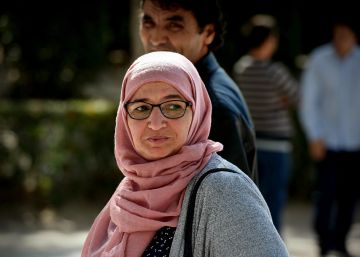 La mare que va autoritzar que els seus bessons s’unissin a l’ISIS evita la presó després de penedir-se’n