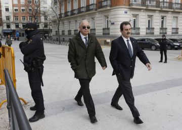 Tres jueces cercan a la ‘policía patriótica’