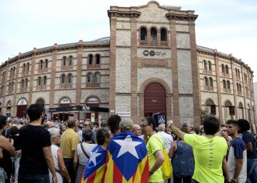 Exterior del Tarraco Arena antes del acto de inicio de campaña del referéndum
