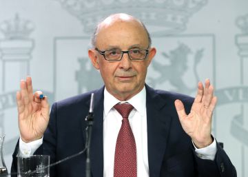 Hacienda reclama a la Generalitat los datos de los funcionarios para pagar las nóminas Hacienda reclama a la Generalitat los datos de los funcionarios para pagar las nóminas