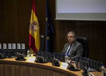 Zoido recorta un 20% el número de medallas policiales con recompensa económica