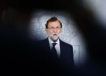 Rajoy pide a Puigdemont que admita que no habrá referéndum para evitar más tensión social Rajoy pide a Puigdemont que admita que no habrá referéndum para evitar más tensión social