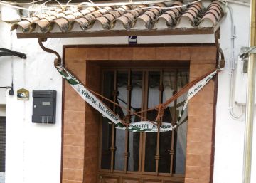 Un hijo de la pareja que se suicidó en Huelva: “Mamá está dormida y muy fría”