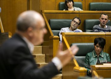 El Parlamento vasco apoya la consulta ilegal con el voto del PNV y EH Bildu El Parlamento vasco apoya la consulta ilegal con el voto del PNV y EH Bildu