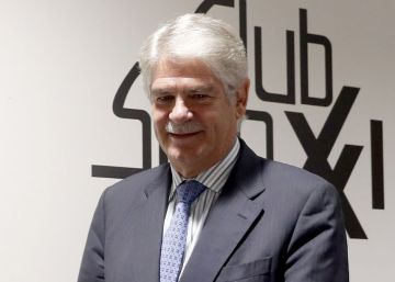 Dastis acusa a la Generalitat de pagar a sus observadores para su propaganda