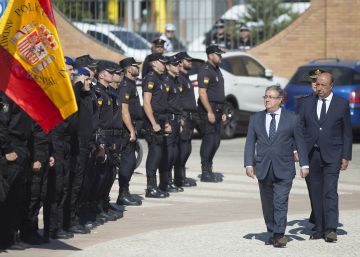 Zoido, a la Policia Nacional: “Vau fer el que havíeu de fer: honrar l’uniforme”
