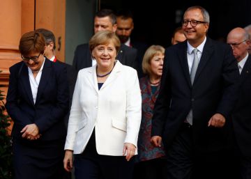 Merkel pede respeito à Constituição na Espanha e descarta mediar conflito com Catalunha Merkel pede respeito à Constituição na Espanha e descarta mediar conflito com Catalunha