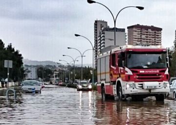 Fuertes lluvias inundan varias calles de Calpe y Benidorm y dejan a personas atrapadas en vehículos Fuertes lluvias inundan varias calles de Calpe y Benidorm y dejan a personas atrapadas en vehículos