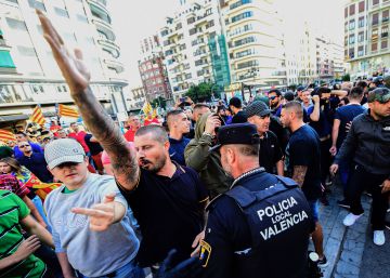 Un grupo de ultras provoca altercados en una marcha en Valencia