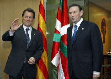 Ibarretxe nunca llegó tan lejos como Mas y Puigdemont en el desafío al Estado Ibarretxe nunca llegó tan lejos como Mas y Puigdemont en el desafío al Estado