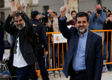Cuixart i Sànchez deixen gravats uns vídeos abans d’entrar a la presó